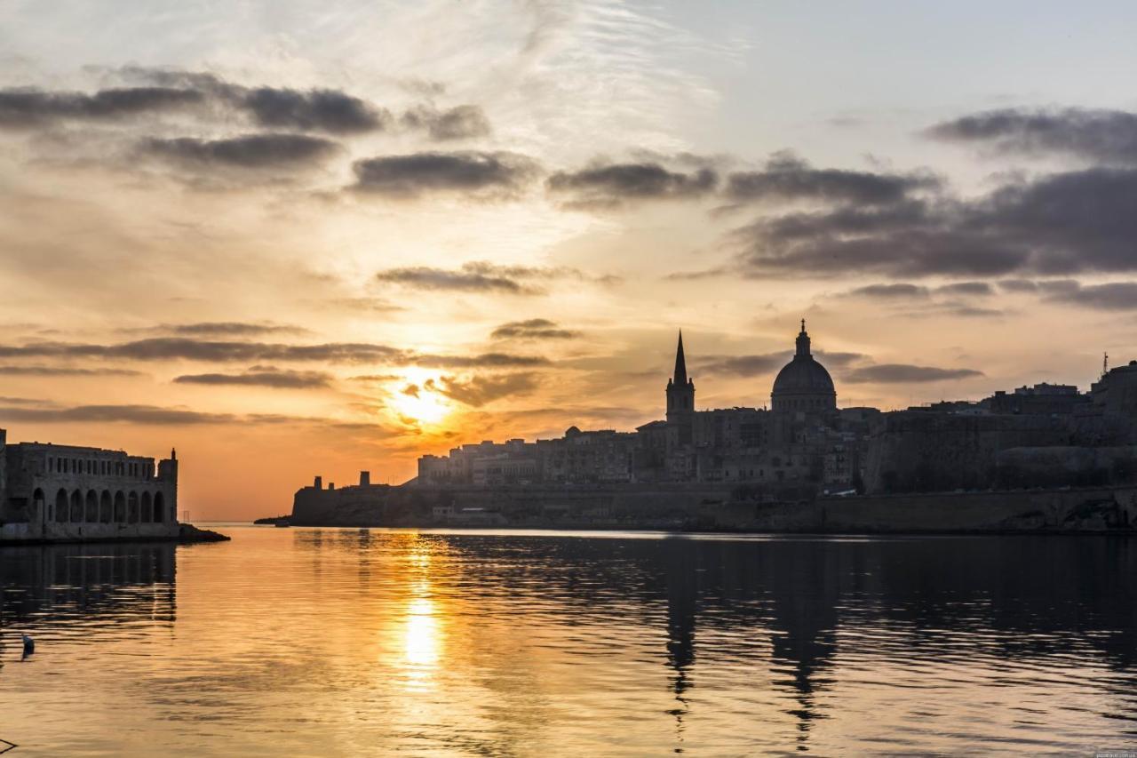 Spectacular Apartment Valletta And Harbour Views Sliema Esterno foto