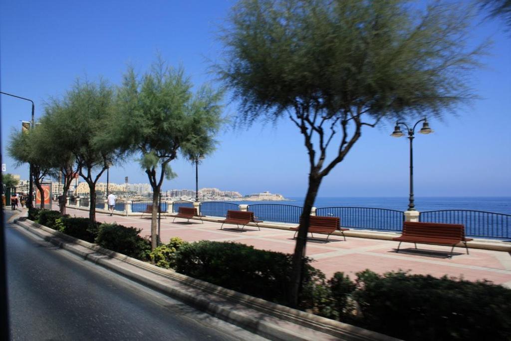 Spectacular Apartment Valletta And Harbour Views Sliema Esterno foto