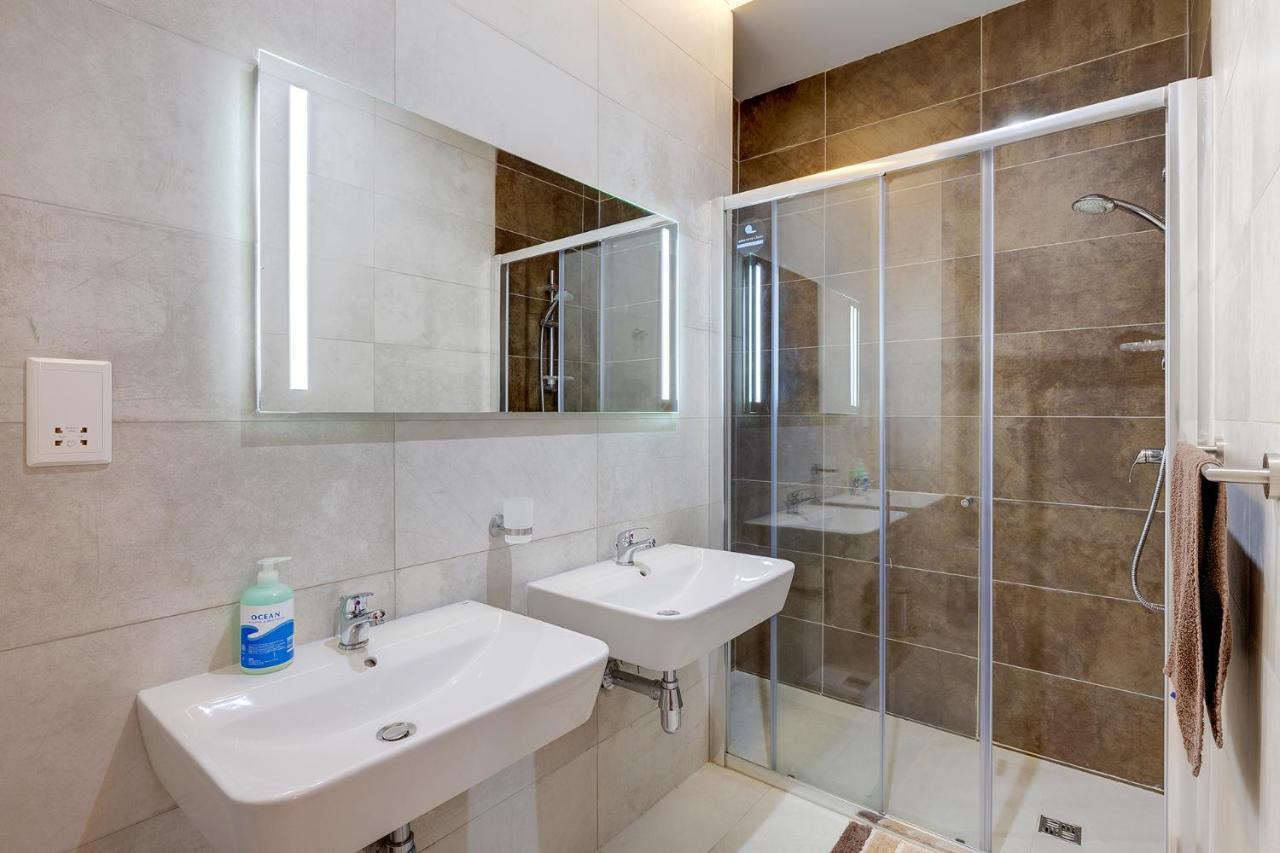 Spectacular Apartment Valletta And Harbour Views Sliema Esterno foto