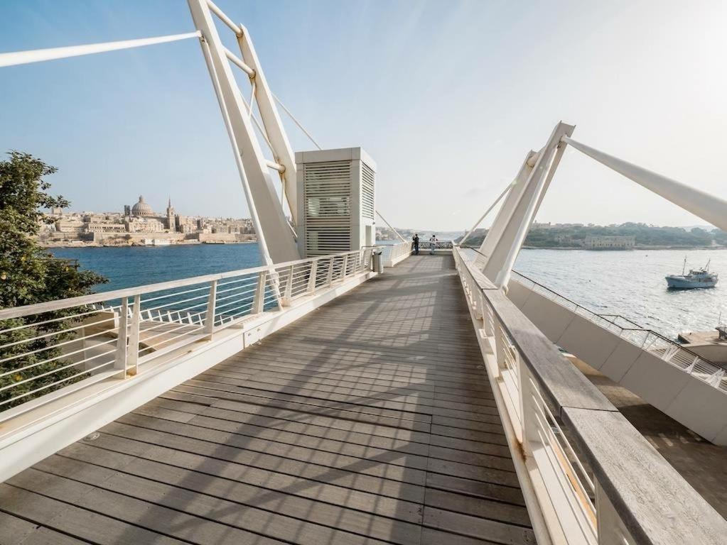 Spectacular Apartment Valletta And Harbour Views Sliema Esterno foto